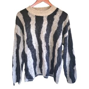 Greenfield Fuzzy Zebra Striped Pullover Crew Neck Sweater Large B&W